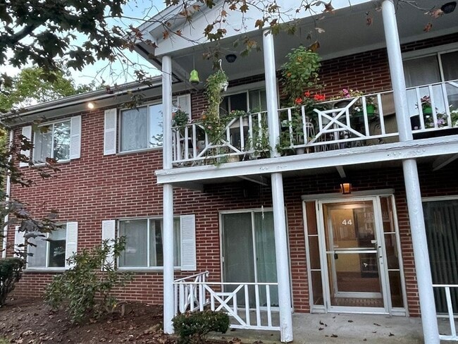 Building Photo - 44 Bayberry Dr