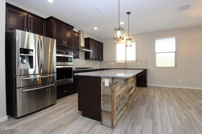 Foto del edificio - 32618 N 50th St