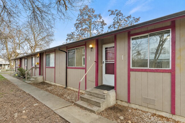 Foto del edificio - Ground-Level 1 Bedroom with In-Unit Laundry & A/C in Spokane!
