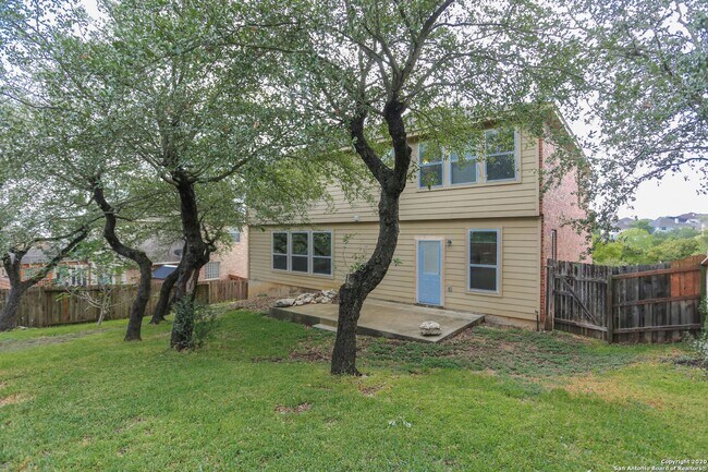 Building Photo - Spacious Stone Oak Beauty