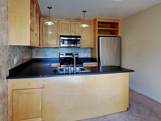 Foto del edificio - 2270 Woodside Ln