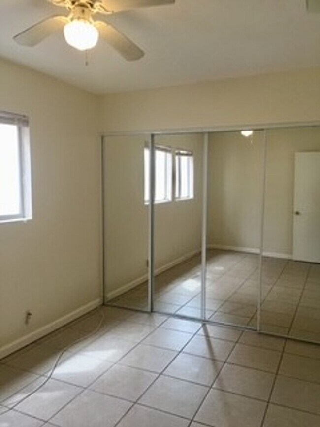 Foto del edificio - 2341-2343 Grand Ave