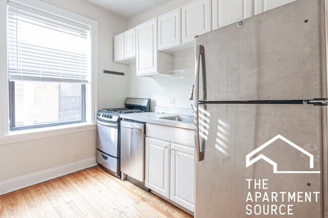 Photo - 837 W Cornelia Ave Apartment