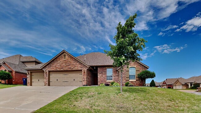 Foto del edificio - Very Nice 4 Bedroom 2 Bath + Study Home in Yukon Schools