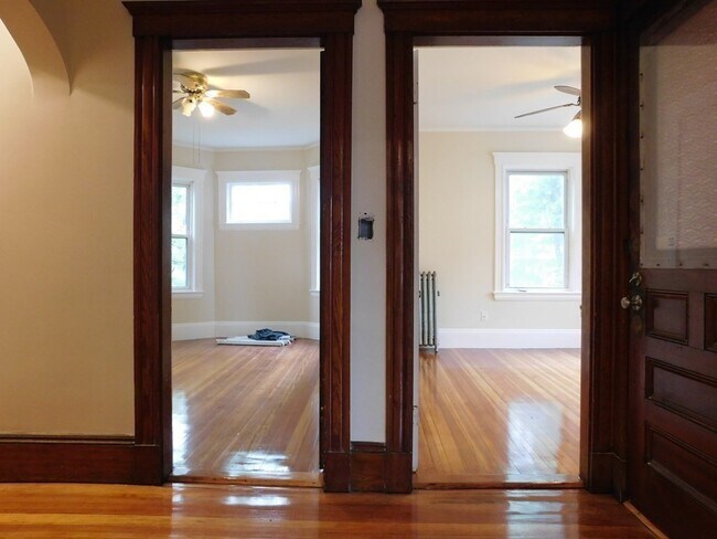 Building Photo - 17 Manley St