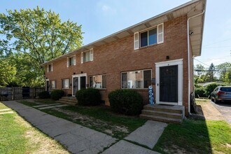 Building Photo - 1759 Lonsdale Rd