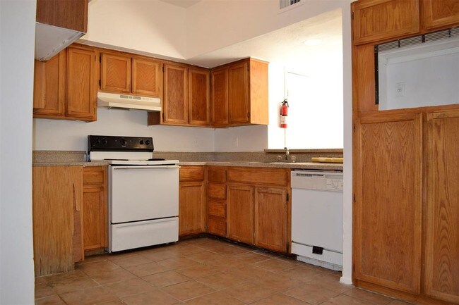 Building Photo - 8705 Village of Fondren Dr