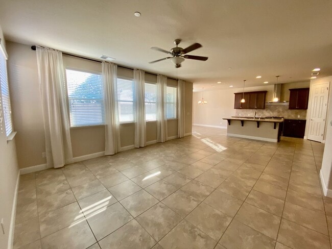 Foto del edificio - $2,750 Copper River Golf Course, 3 Bed + L...