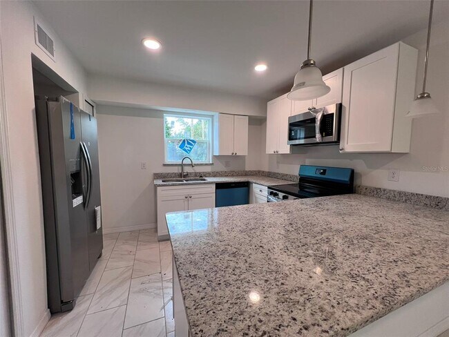 Foto del edificio - 5317 Curry Ford Rd