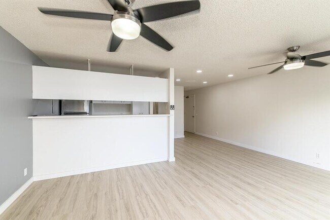 Building Photo - 46-267-267 Kahuhipa St