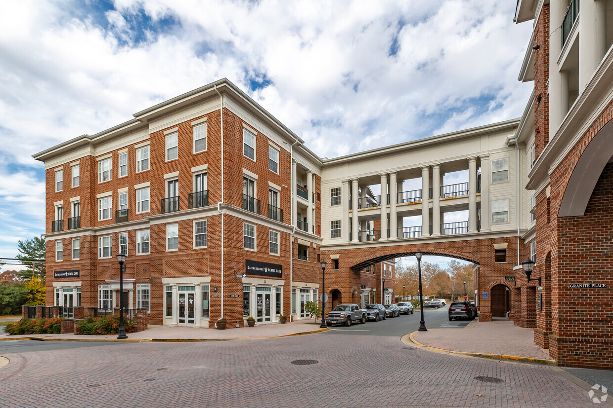 11 Arch Pl - Colonnade at Kentlands