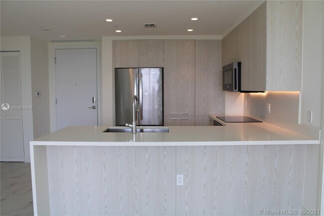 Building Photo - 2000 Metropica Way