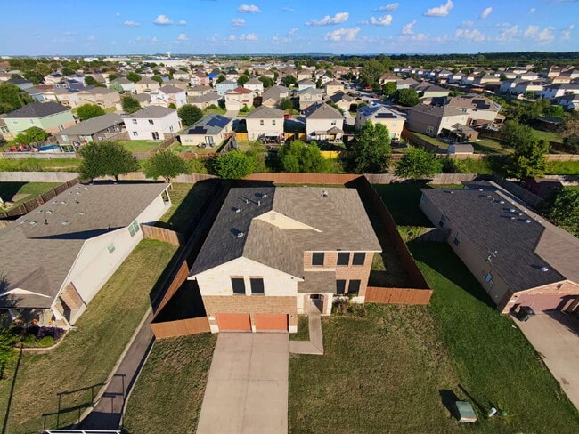 Building Photo - "Spacious 4-Bedroom Gem with 2.5 Baths and...