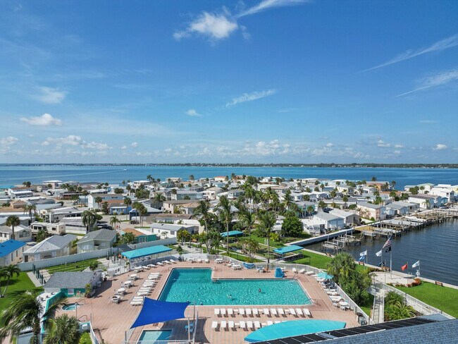 Building Photo - 9751 S Ocean Dr