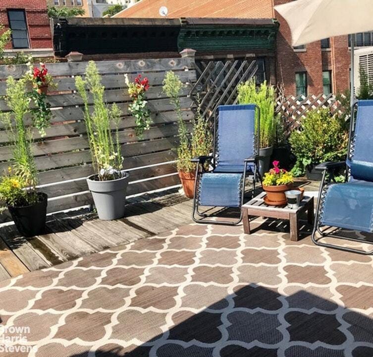Primary Photo - 258 W 12th St