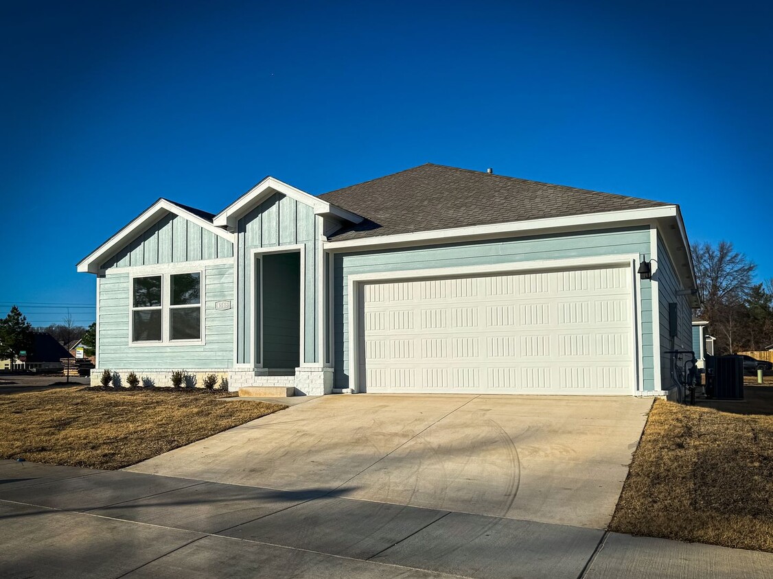 Primary Photo - Beautiful New Construction Home in Fayette...