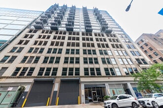 Building Photo - 565 W Quincy St