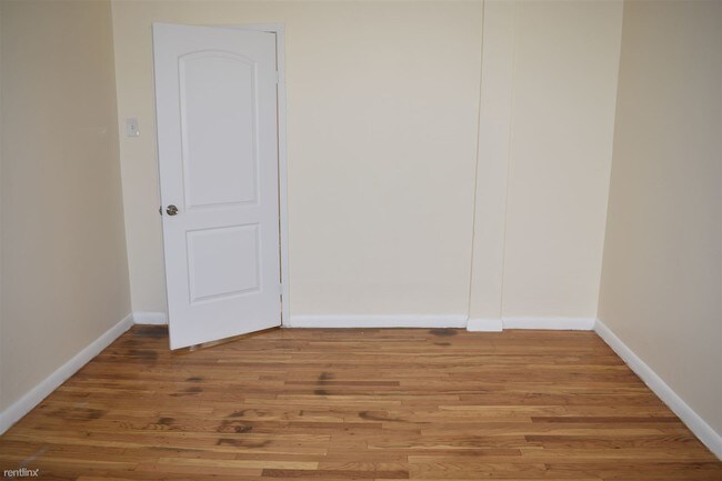 Foto del edificio - 518 E 187th St
