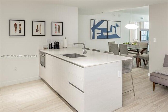 Foto del edificio - 1300 S Miami Ave