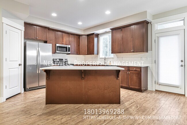 Building Photo - Farmington Townhome - 3 bedroom