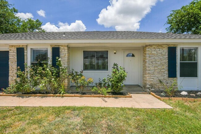 Foto del edificio - 301 Fawnfield Dr