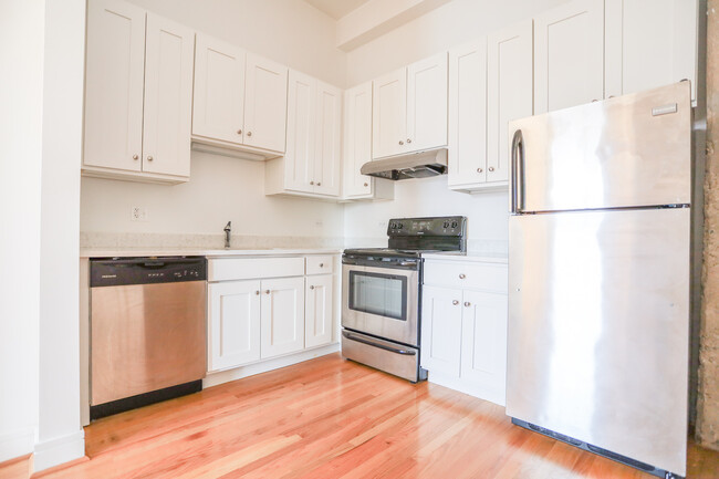 Building Photo - 5258 N Damen Ave