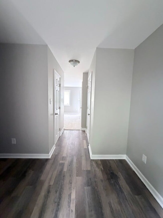 Foto del edificio - Newly Renovated 2-Bedroom Townhouse in a Prime Location!