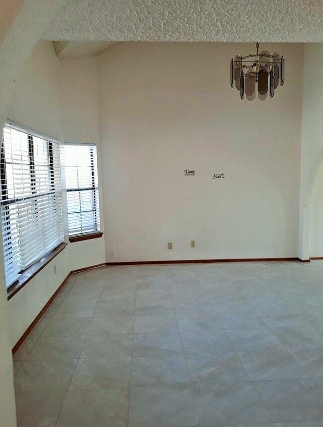 Foto del edificio - 4440 Gen Maloney Cir