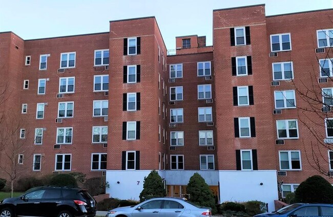 Building Photo - 7 4th St