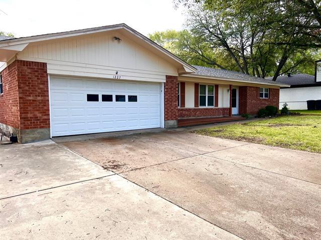 Building Photo - 1227 Tanglewood Dr