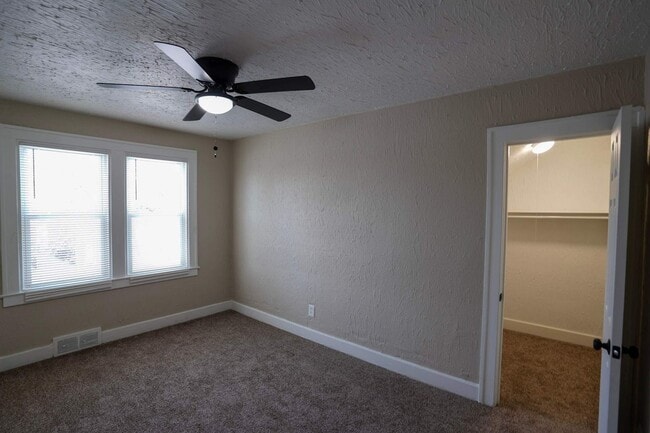 Building Photo - This beautifully updated 5-bedroom, 1-bath single-family home is ready for move-in!