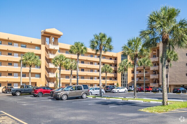 Foto del edificio - Celebrity Point Condos