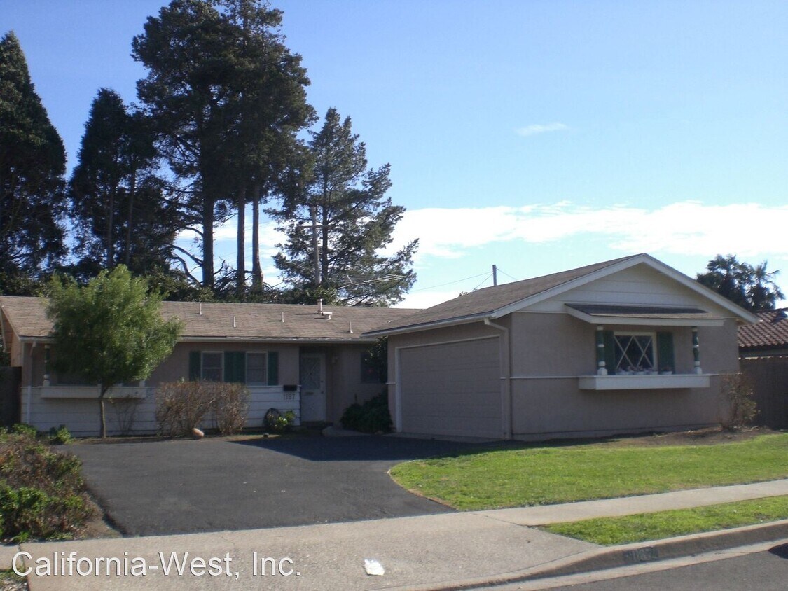 Primary Photo - 3 br, 2 bath House - 1187 Seaward St.