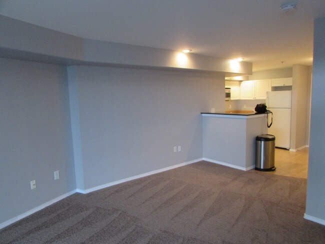 Building Photo - Condo in West Seattle - Alki