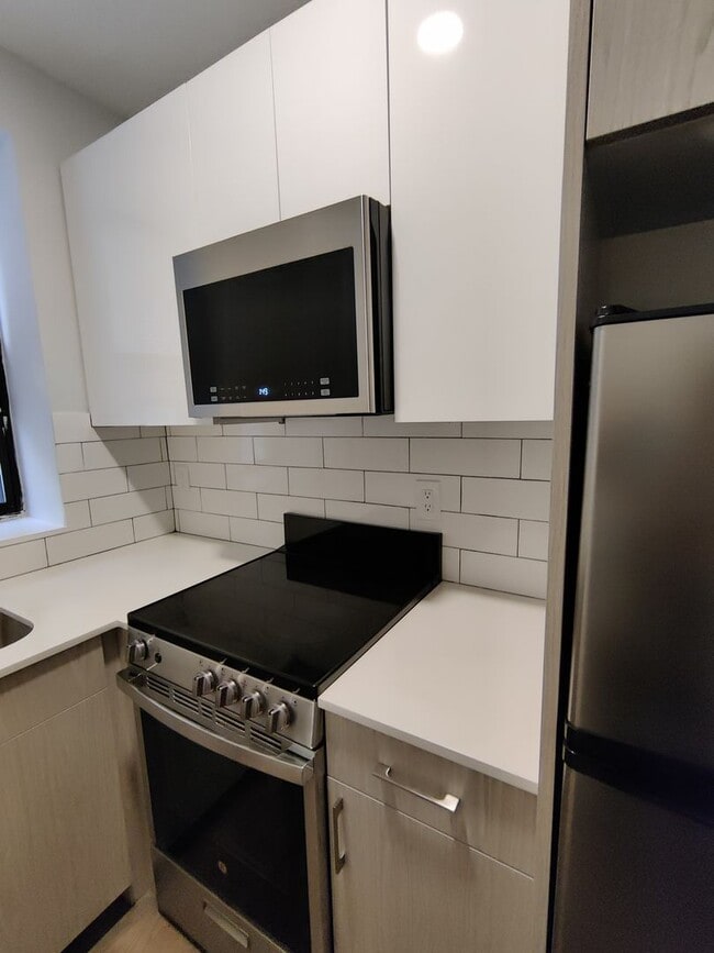 Building Photo - FENWAY STUDIO WITH LAUNDRY IN UNIT $2700 - MODERN KITCHEN AND BATHROOM