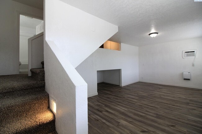 Foto del edificio - 2 Bed/1 Bath + an Office Unit Kennewick Tr...