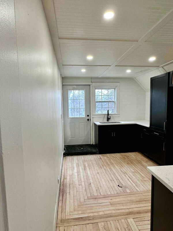 Foto del edificio - 218 N Main St