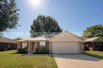 Building Photo - 1765 Longfellow Dr