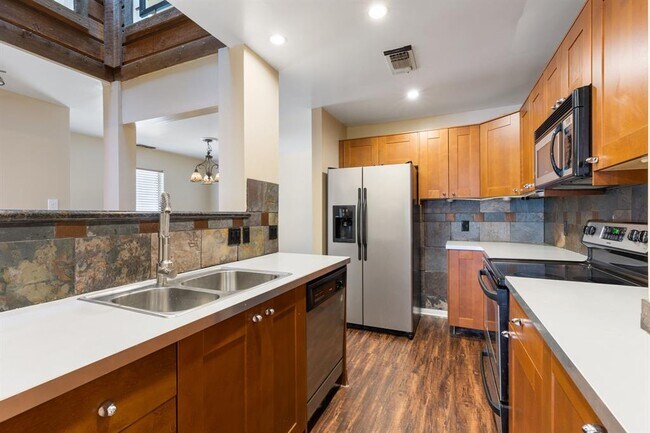 Foto del edificio - 1919 Place Rebecca Ln