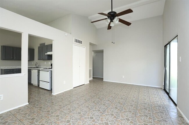 Foto del edificio - 24306 Kennedy Ranch Dr