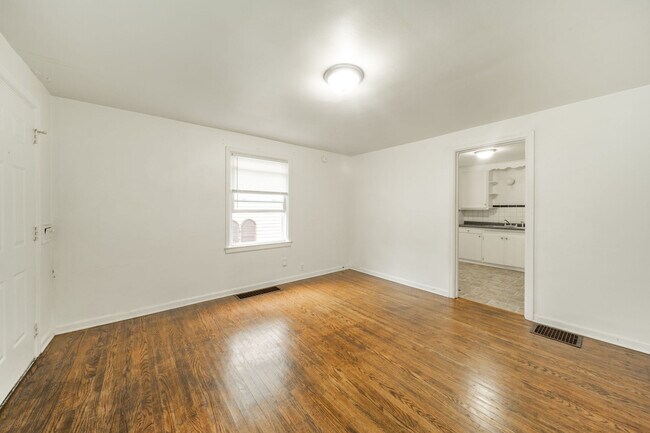Foto del edificio - 4326 Crittenden Ave