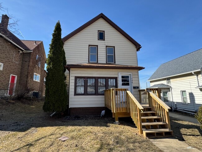 Building Photo - 146 8th St