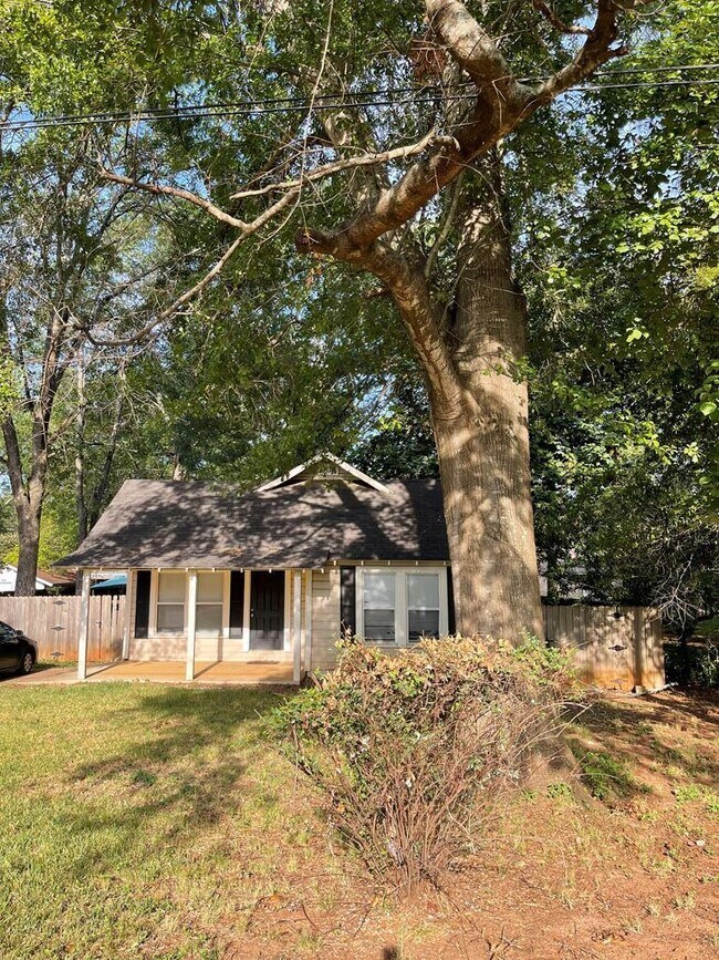 Building Photo - 2003 Banita St