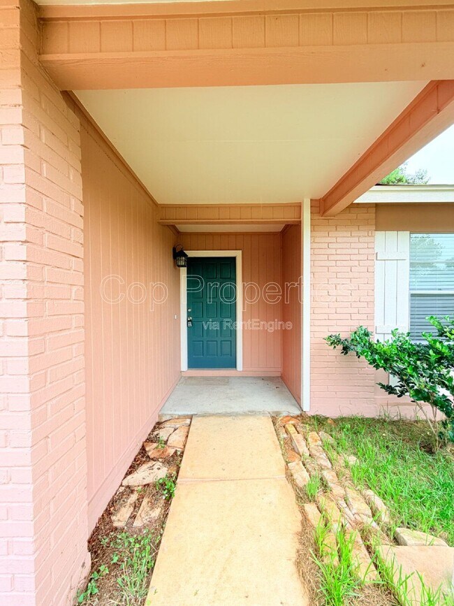 Foto del edificio - 9319 Cliff Point Dr