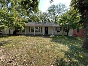 Building Photo - 1300 Fieldcrest