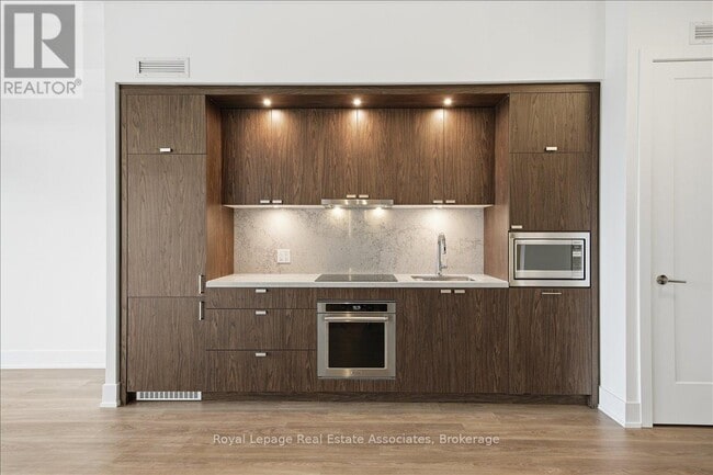 Building Photo - 259 The Kingsway