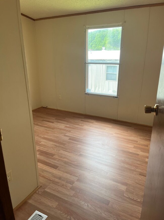 Building Photo - 33 Gilmer St