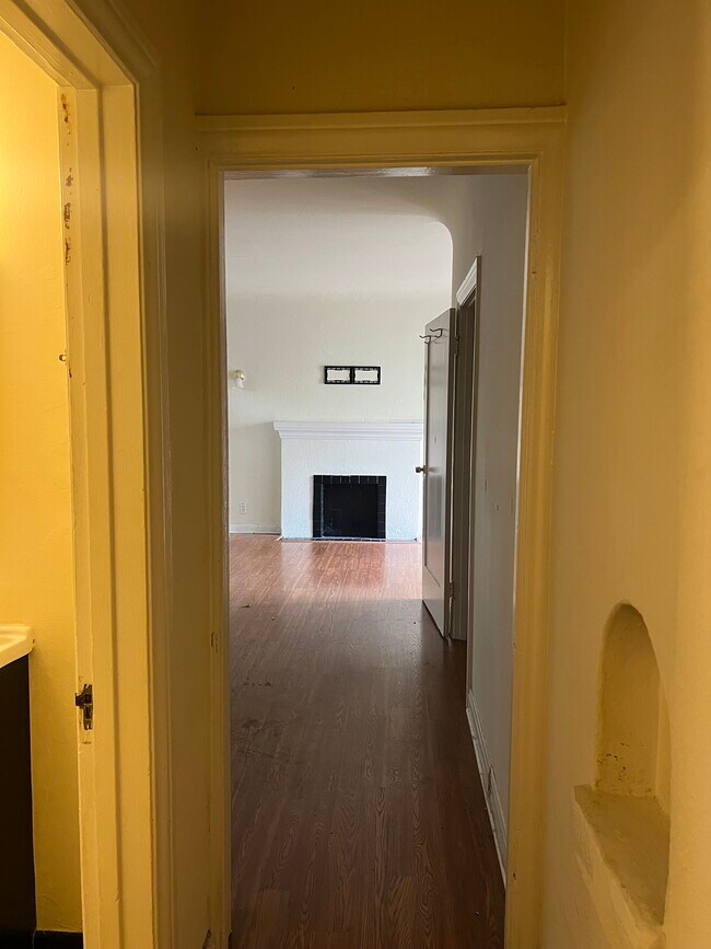 Foto del edificio - 908 N Martel Ave