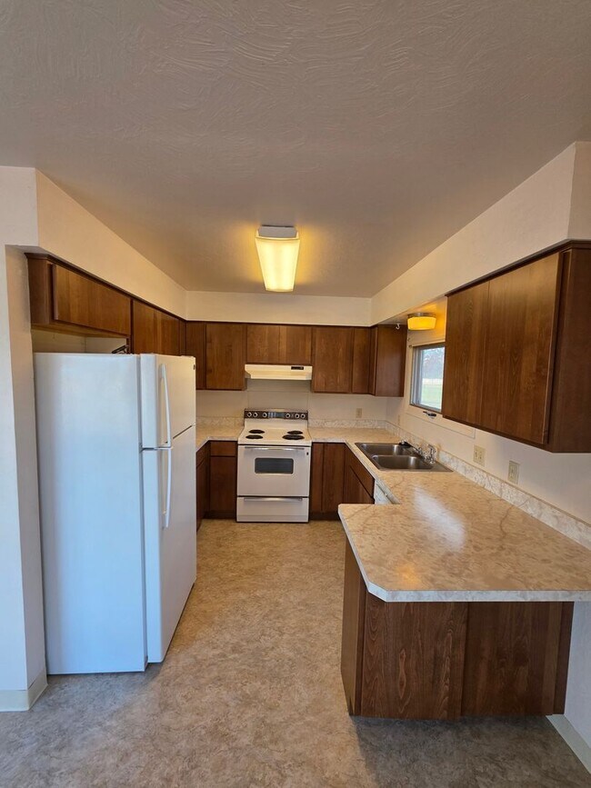 Foto del edificio - Single level duplex with attached single-c...