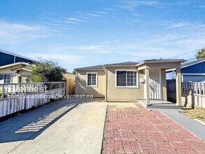 Building Photo - 1337 California Ave